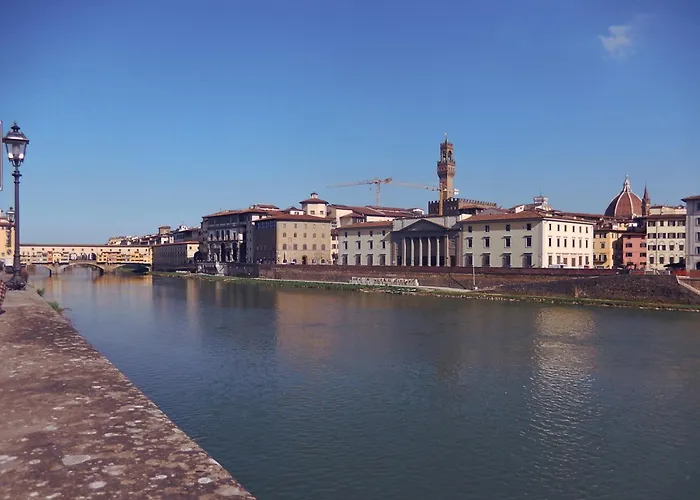 3 Master Bedrooms With Balcony On The River With Views