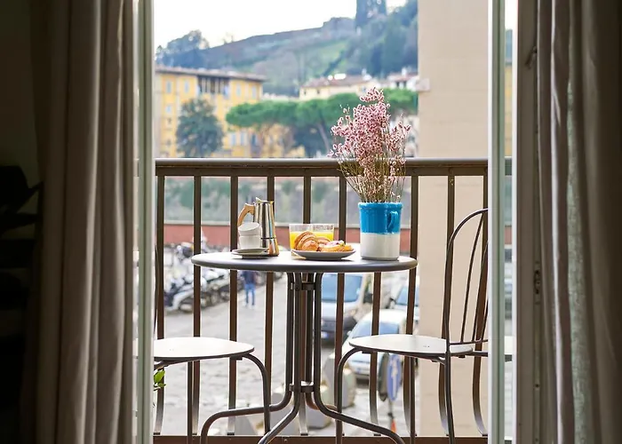 3 Master Bedrooms With Balcony On The River With Views